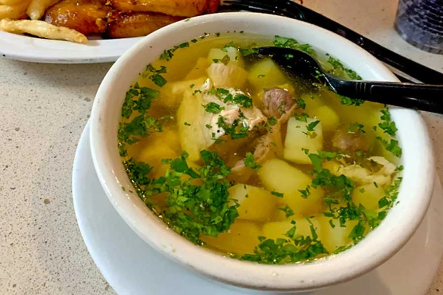 Sopa de pollo