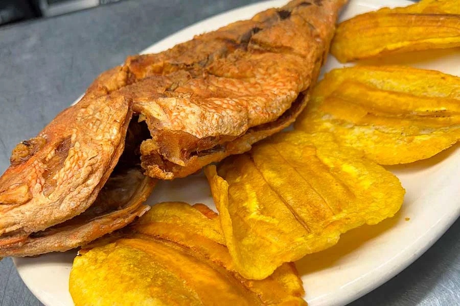 Tostones con pescado